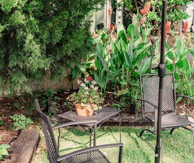 تختخواب و صبحانه Meadows Inn