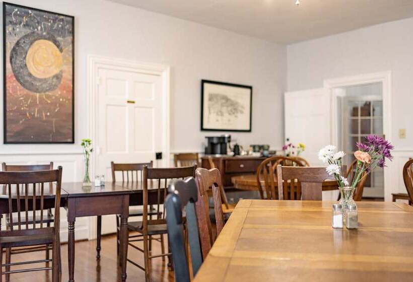 تختخواب و صبحانه Meadows Inn