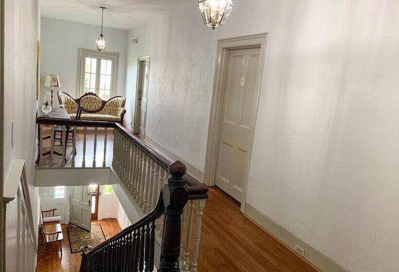 تختخواب و صبحانه Meadows Inn