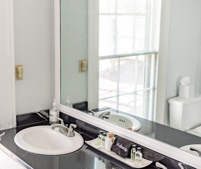 تختخواب و صبحانه Meadows Inn