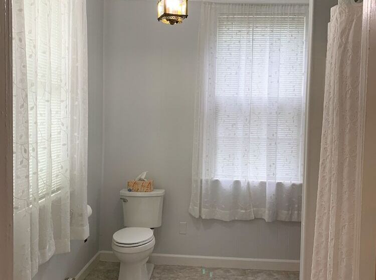 تختخواب و صبحانه Meadows Inn