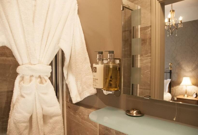 Bed and Breakfast The Poplars Rooms & Cottages