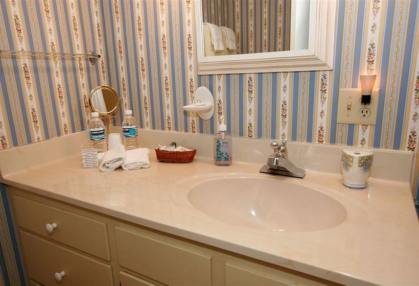 By The Side Of The Road Bed & Breakfast