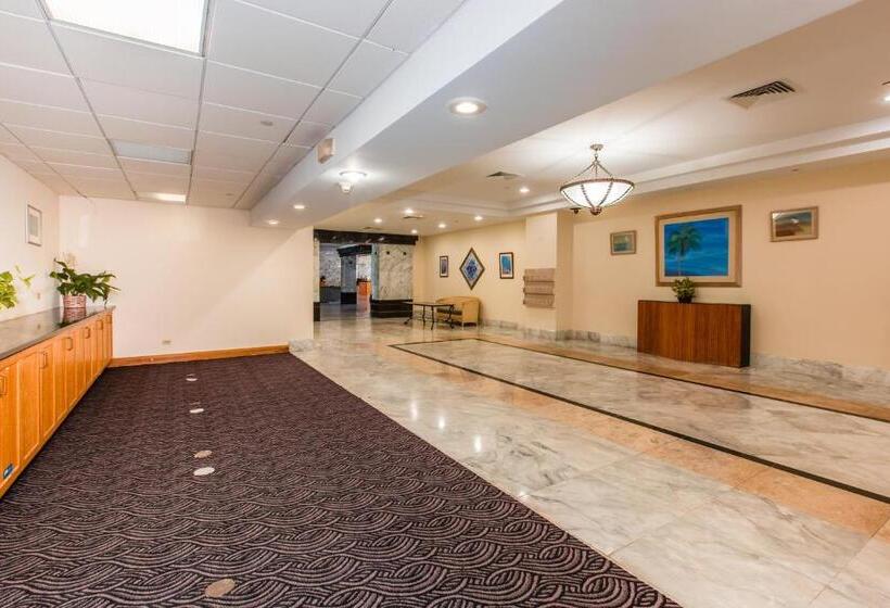 هتل Alupang Beach Tower