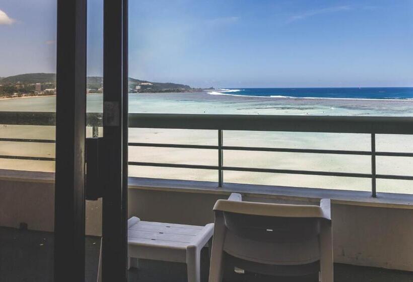 هتل Alupang Beach Tower