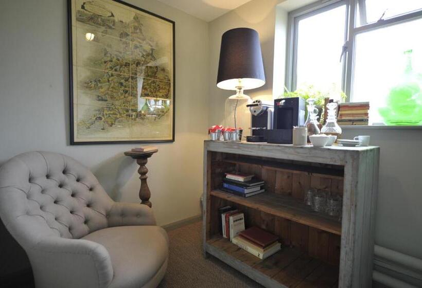 هتل Bel And The Dragon Churt