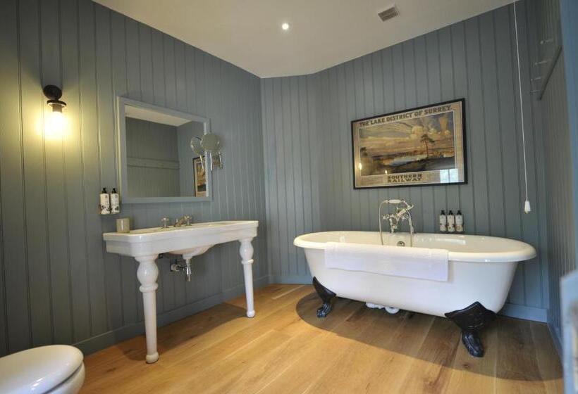 هتل Bel And The Dragon Churt