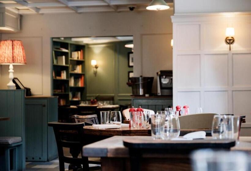 هتل Bel And The Dragon Churt