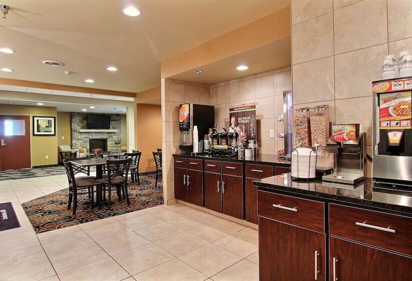 فندق Amerivu Inn And Suites   Crookston