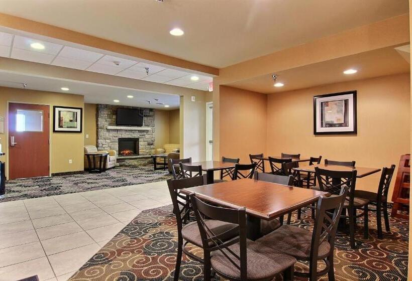 فندق Amerivu Inn And Suites   Crookston