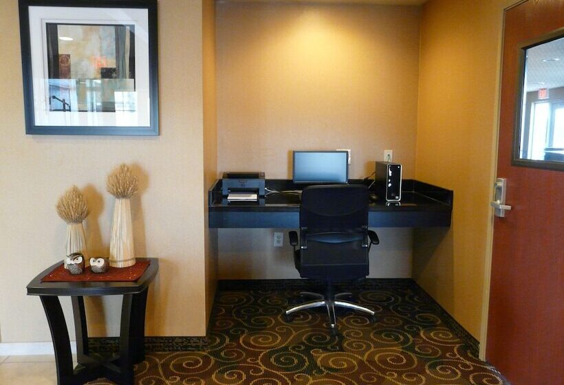 בית מלון כפרי Cobblestone Inn & Suites   Harper