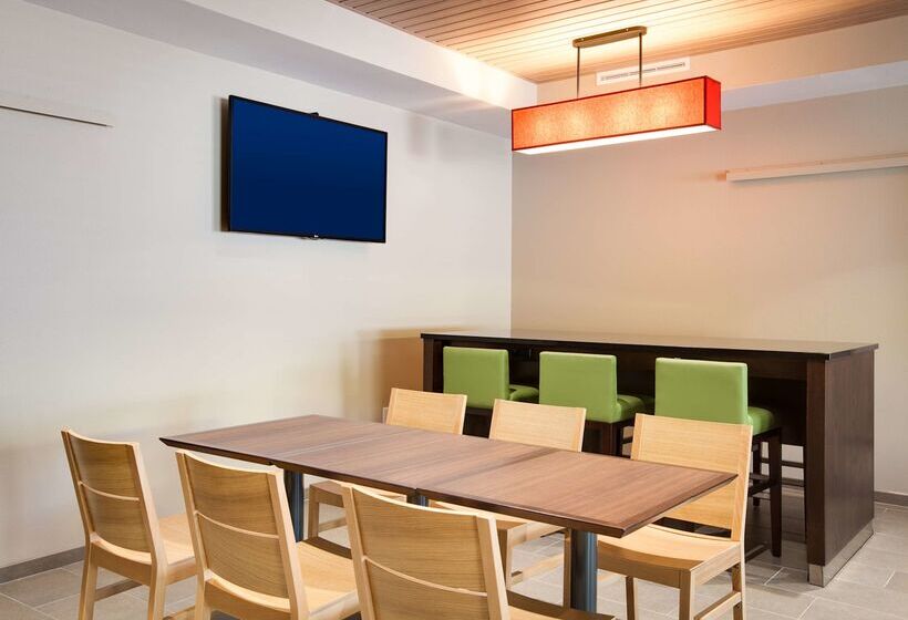 هتل Country Inn & Suites By Radisson, Springfield Southeast