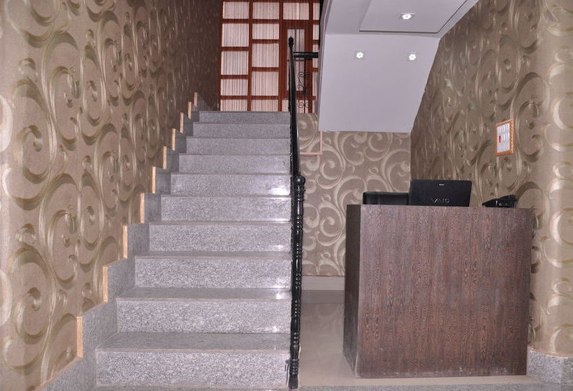 فندق New Prince Inn