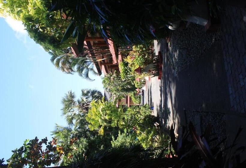 فندق Puri Naga Beachfront Cottages