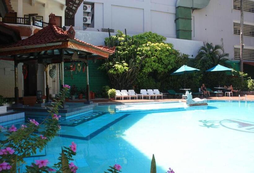فندق Puri Naga Beachfront Cottages