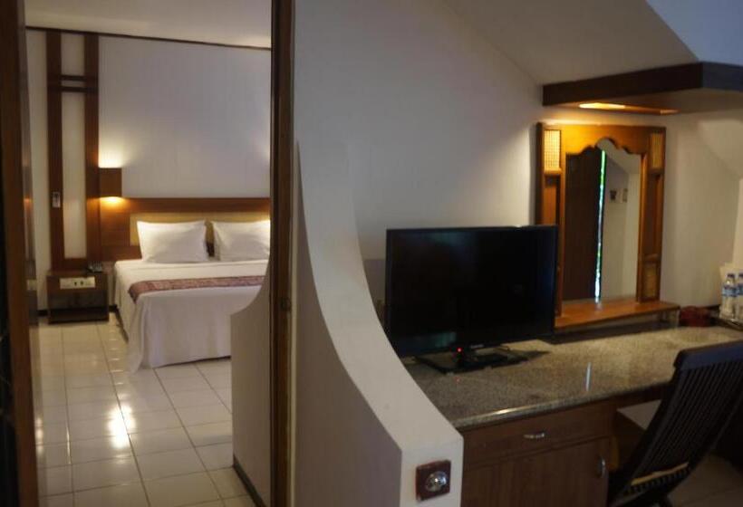 فندق Puri Naga Beachfront Cottages