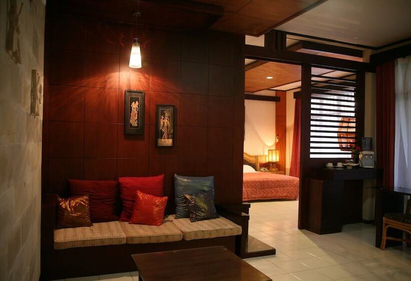 فندق Puri Naga Beachfront Cottages
