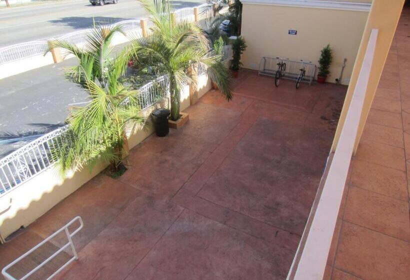 Отель Starlight Inn Canoga Park