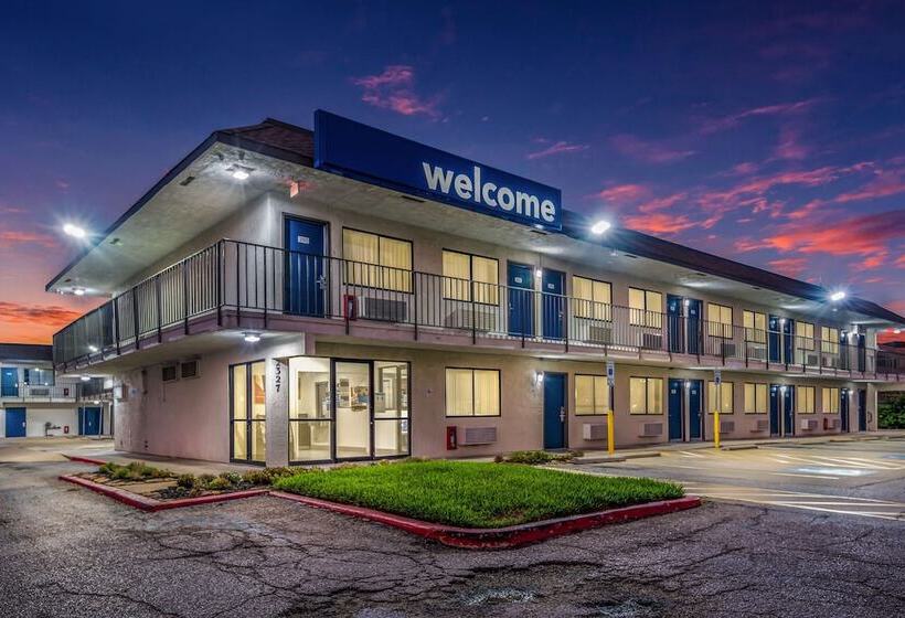 Motel 6college Station, Tx  Bryan