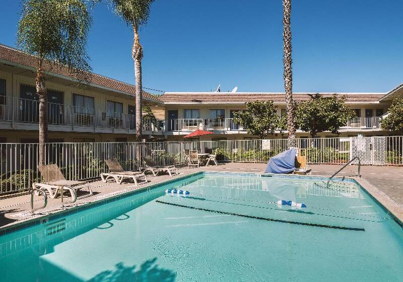 Motel 6temecula, Ca  Historic Old Town