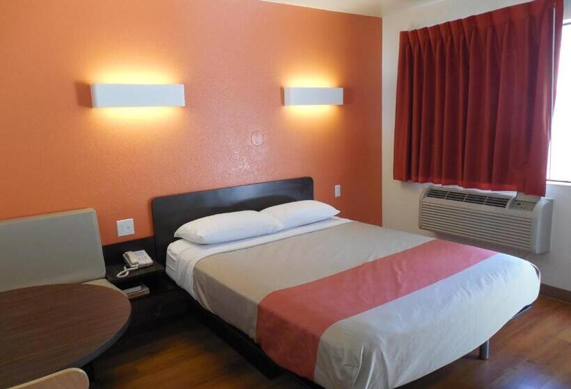 Motel 6temecula, Ca  Historic Old Town