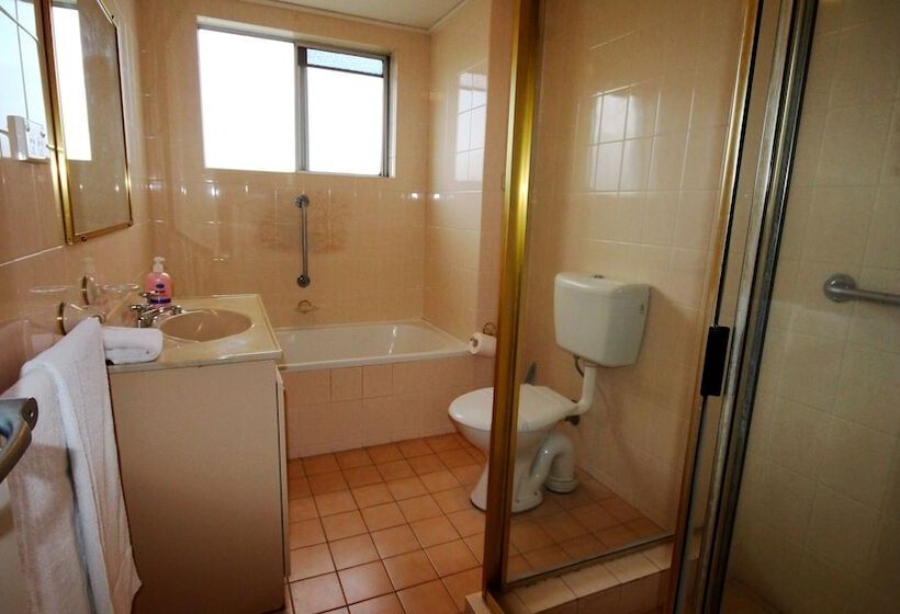 Tradewinds Apartments