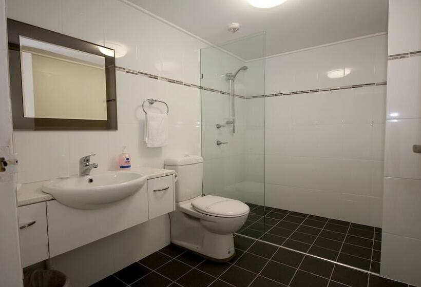 Tradewinds Apartments