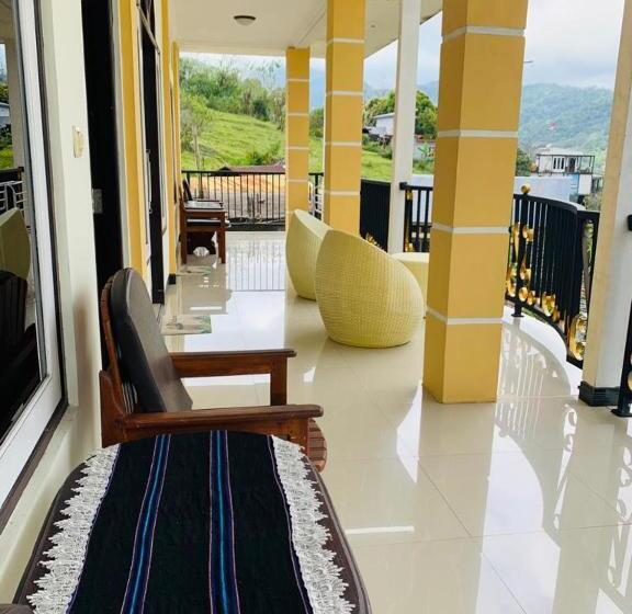 تختخواب و صبحانه Estevania Lodge Moni