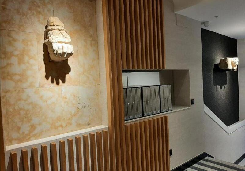 هتل Apartamentos Celestina By Gaiarooms