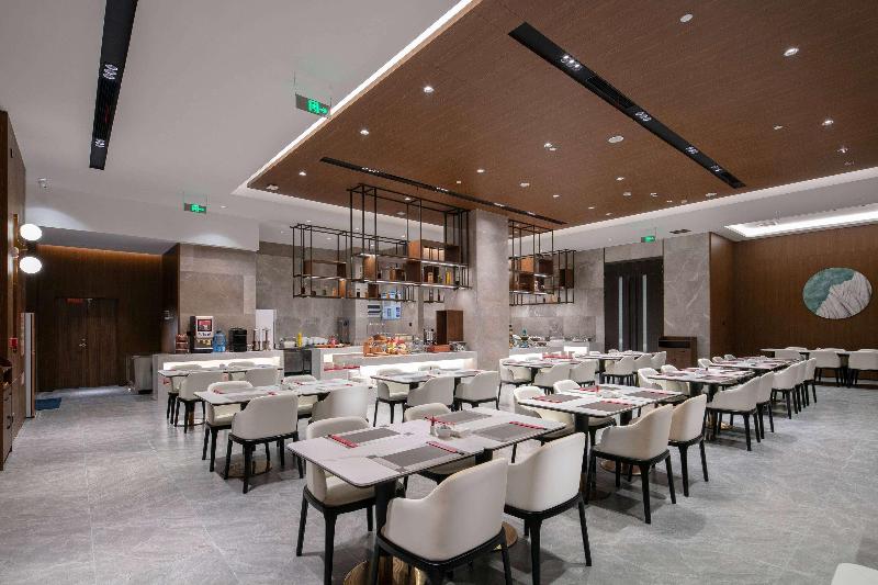 Отель Ramada By Wyndham Changsha West