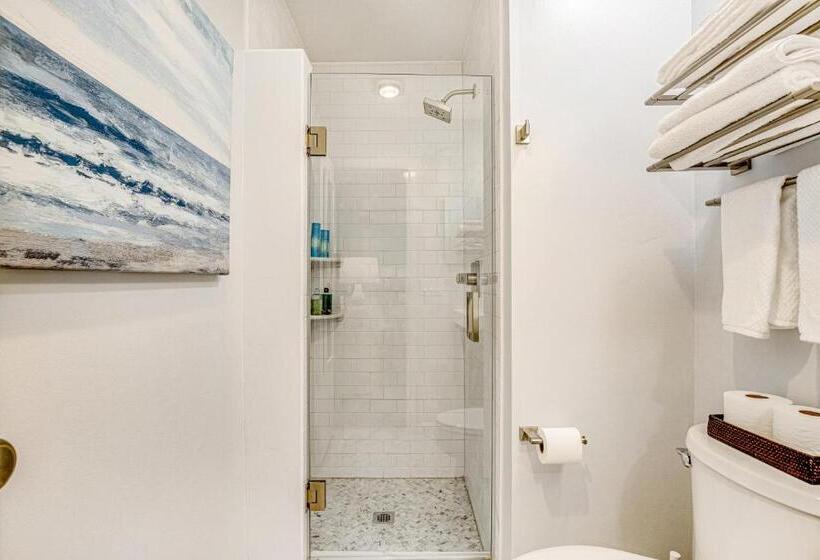 هتل Sea Colony  3003c West Lake Ct