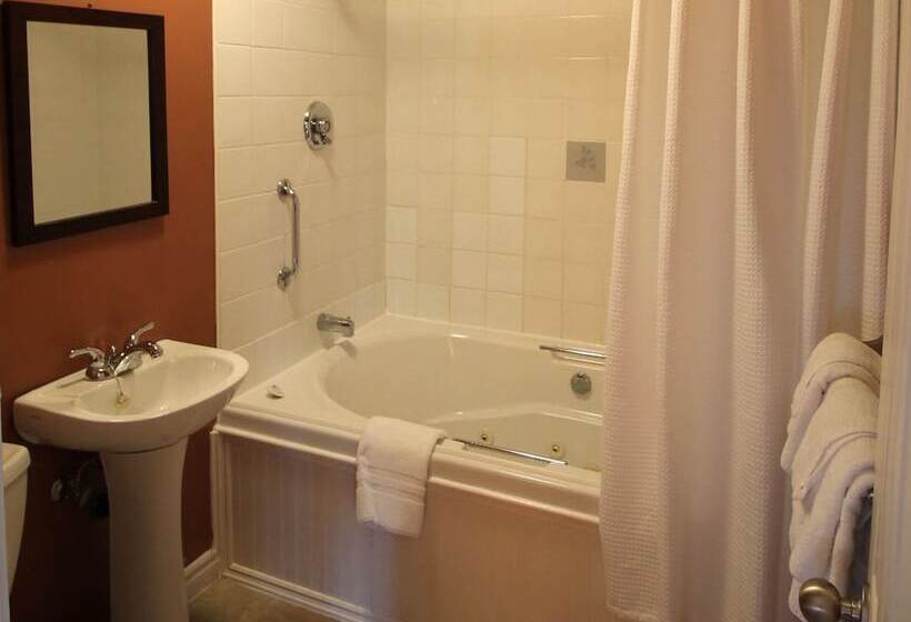 فندق Seawind Landing Country Inn