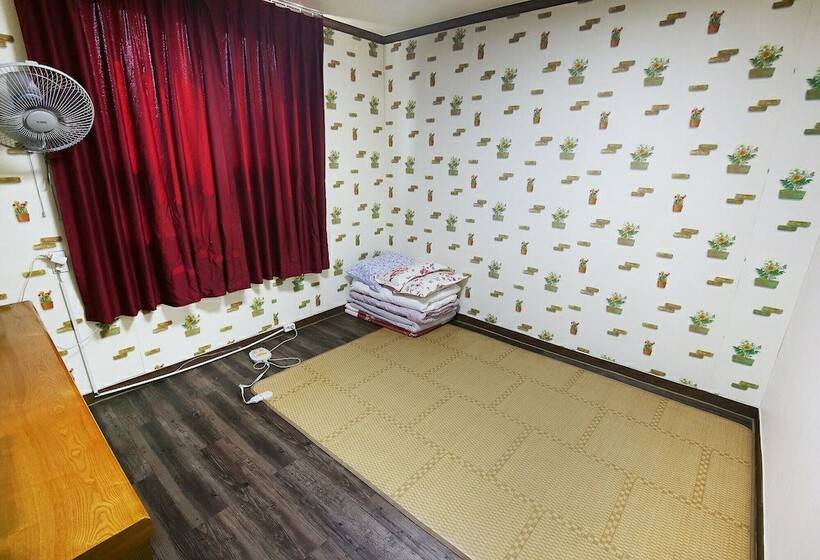 Nonsan Hwangje Motel