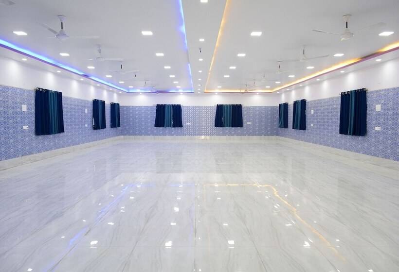 ホテル Dhanraj Residency