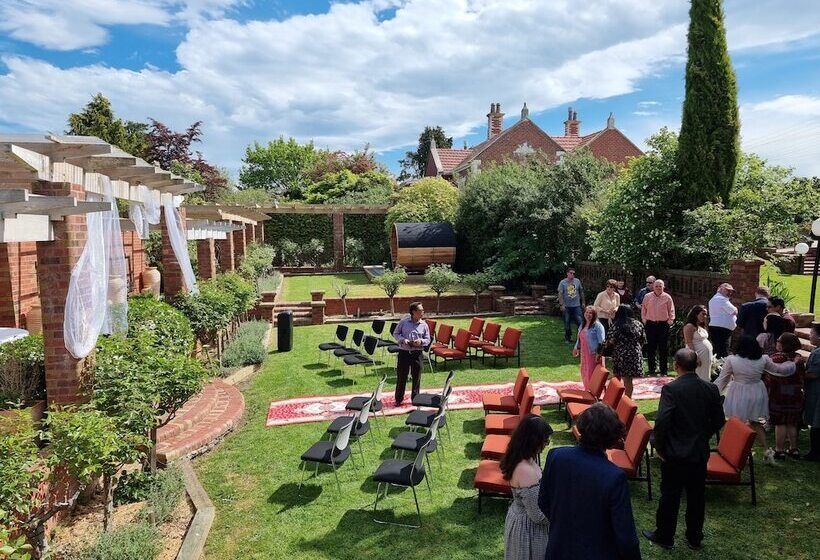 هتل The Fern & Thistle Luxury Accommodation  Drinks, Hotpool, Sauna