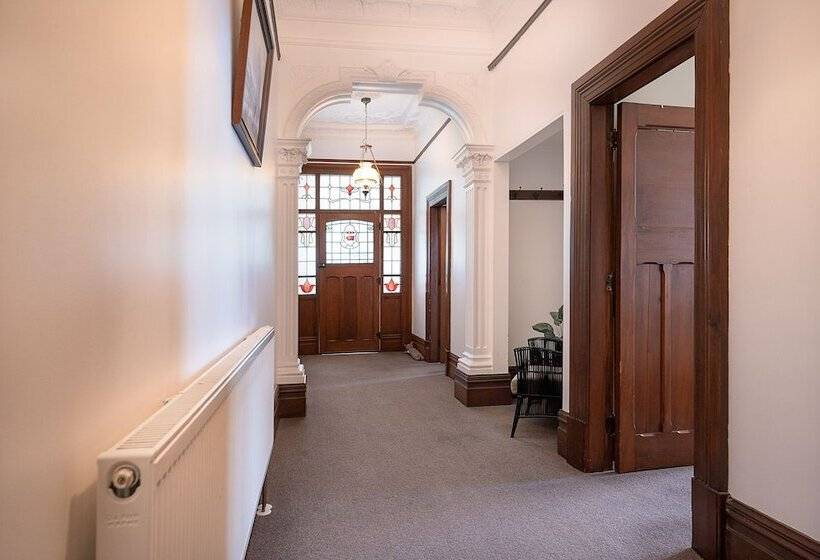 هتل The Fern & Thistle Luxury Accommodation  Drinks, Hotpool, Sauna