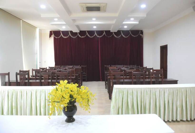 هتل Coecco Xieng Khouang