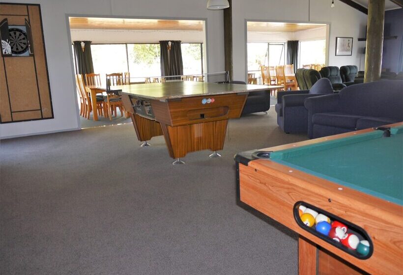 בית מלון כפרי Manowhenua Lodge   Hostel