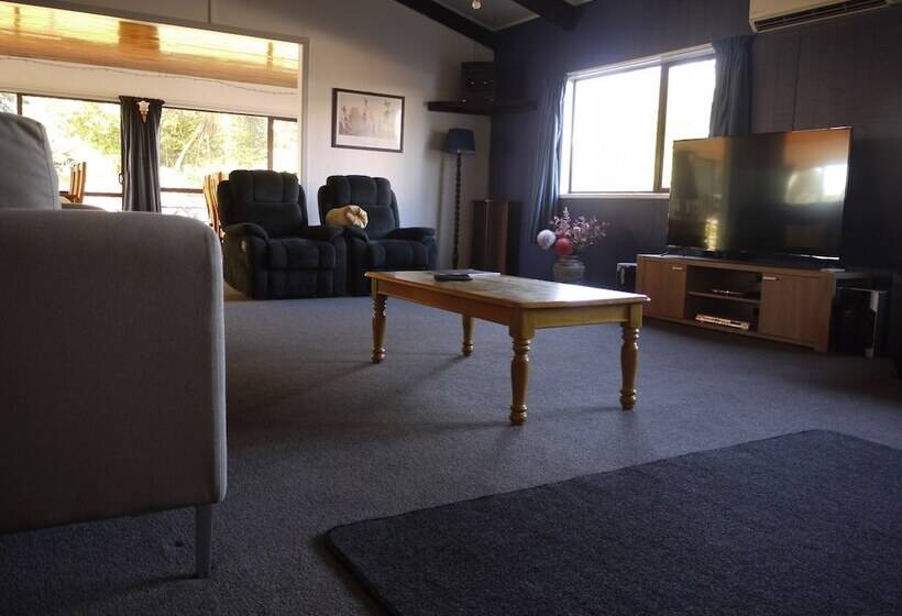 בית מלון כפרי Manowhenua Lodge   Hostel
