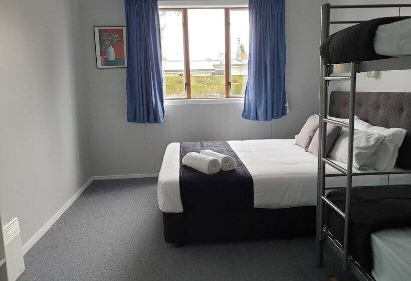בית מלון כפרי Manowhenua Lodge   Hostel