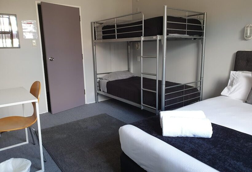 בית מלון כפרי Manowhenua Lodge   Hostel