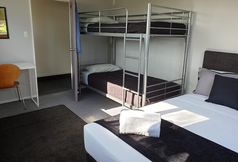 בית מלון כפרי Manowhenua Lodge   Hostel