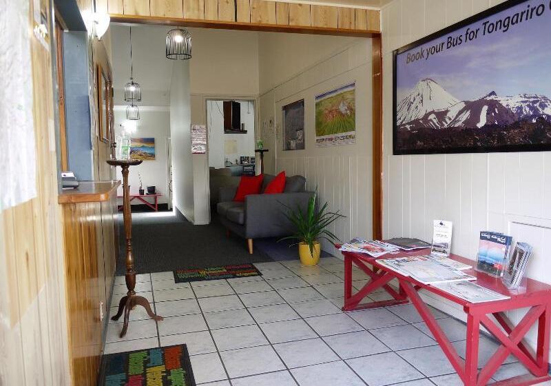 בית מלון כפרי Manowhenua Lodge   Hostel