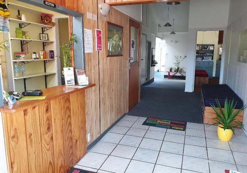 בית מלון כפרי Manowhenua Lodge   Hostel