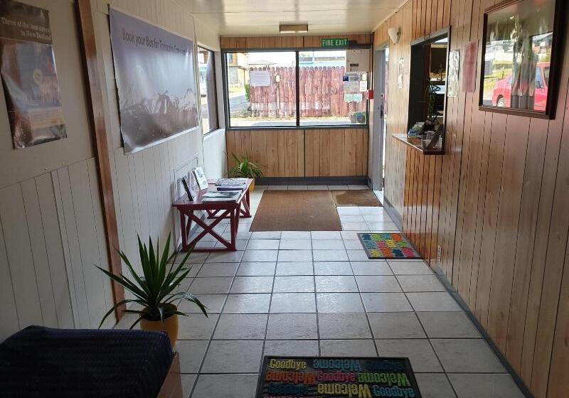 בית מלון כפרי Manowhenua Lodge   Hostel