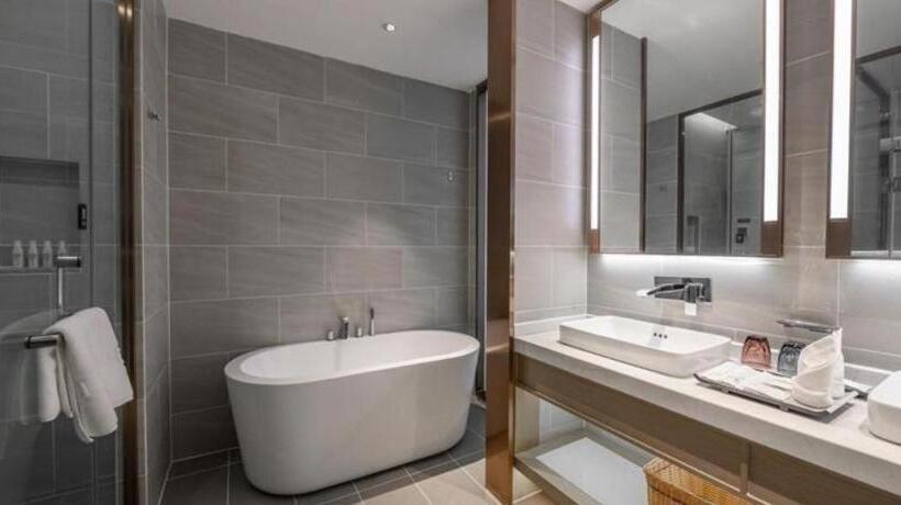Lavande Hotels Chengdu Qingbaijiang Fenghuang Lake