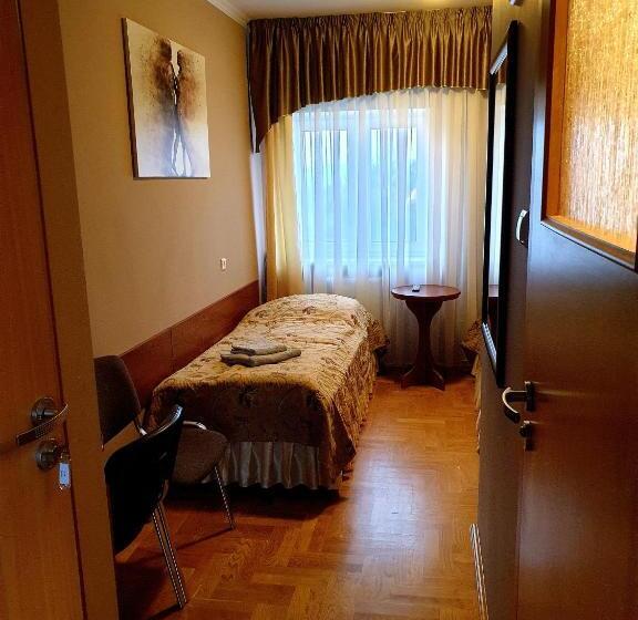 ホテル Pałac Pod Dębami