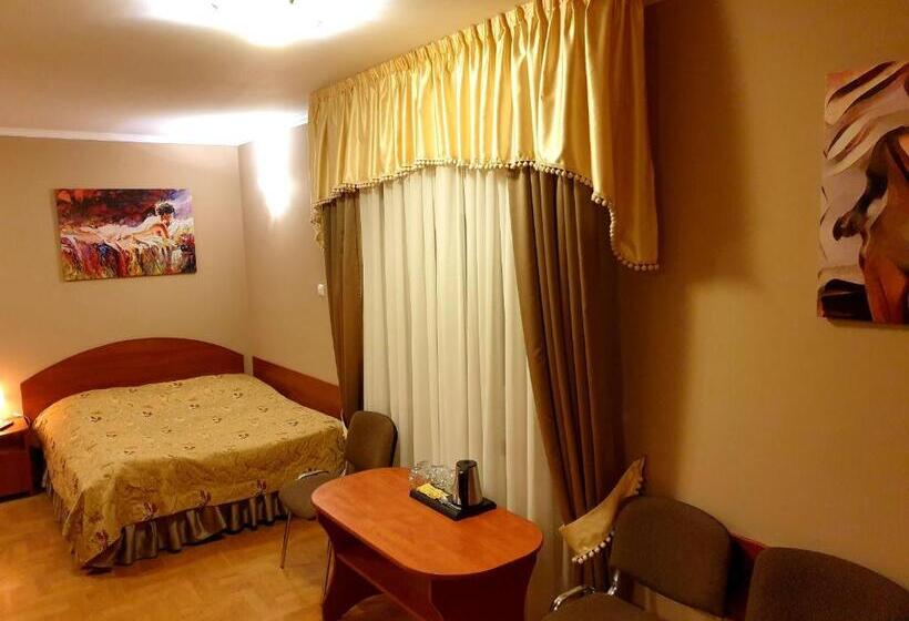 ホテル Pałac Pod Dębami