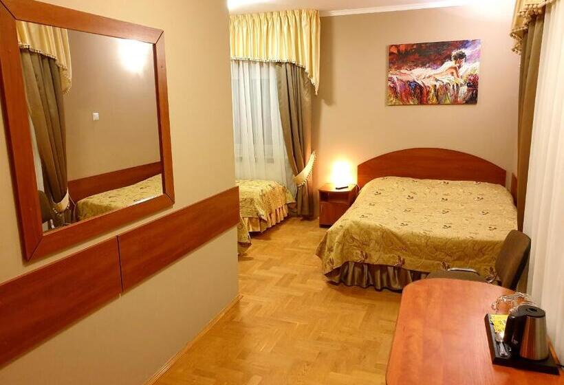 ホテル Pałac Pod Dębami