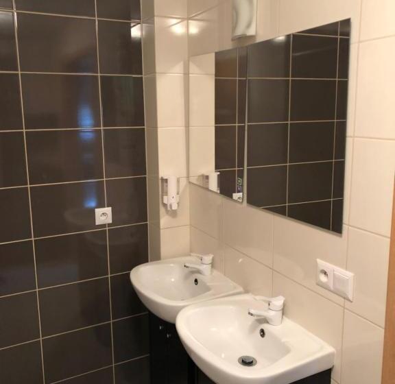 فندق صغير Hgs Home Noclegi Pracownicze Parking , łazienki